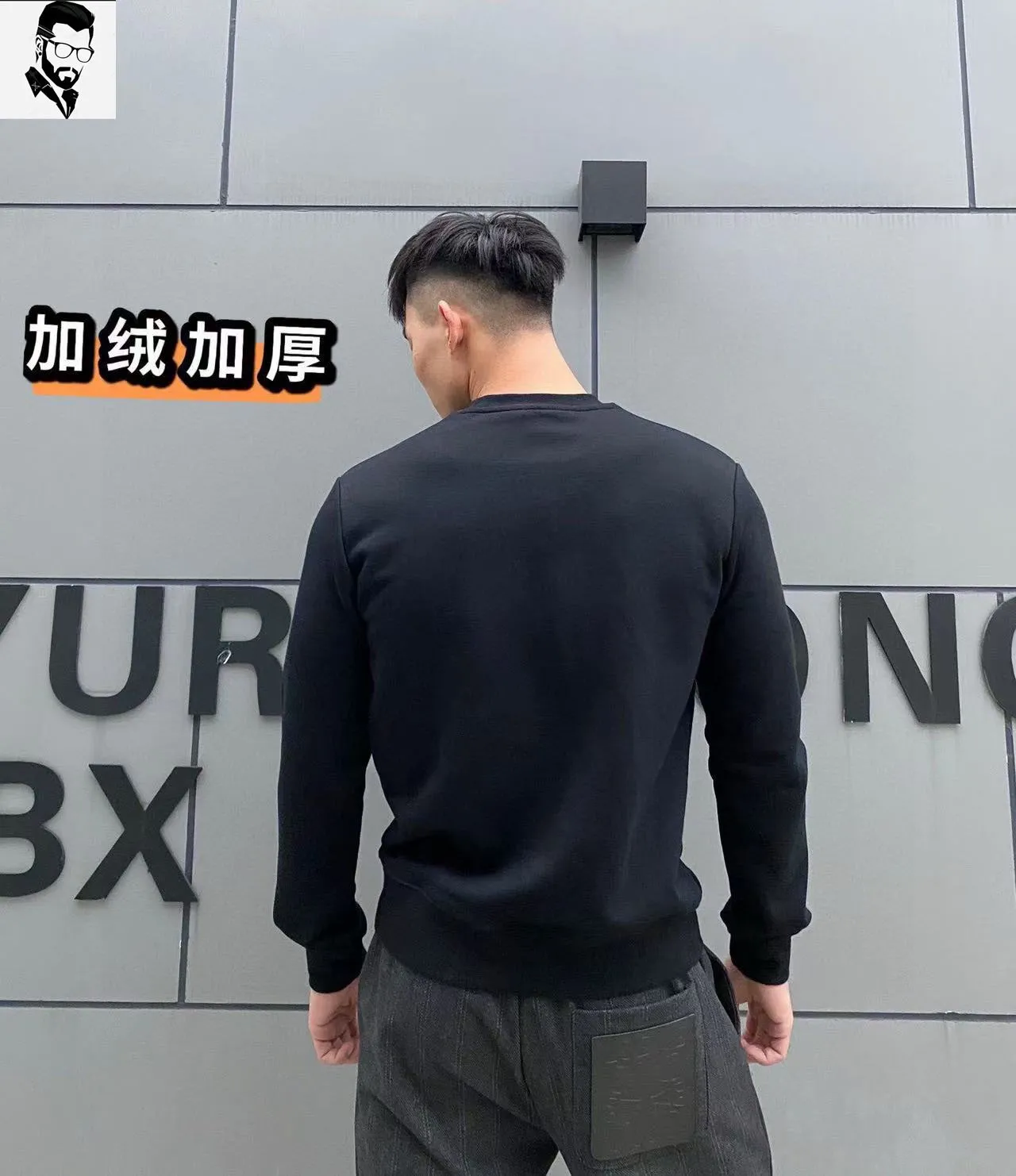 🅿️240 brand [LV Louis Vuitton] (Fat Man Gospel) 2025 Spring Style (Fleece Sweater) Tencel Roman velvet fabric. The upper body is extremely comfortable and skin-friendly. It is very elastic, does not cause pilling, is super warm, and is very comfortable to wear next to the body. It can be worn alone as a base layer. It makes you stylish and warm. It is simple and elegant, close to the body and warm. Size: M-5XL (can wear up to 220 pounds) Color: black